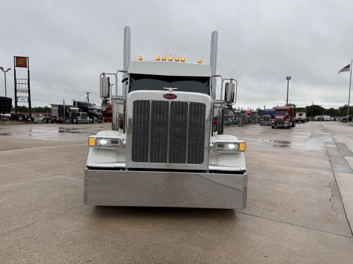 2027 Peterbilt 589-3