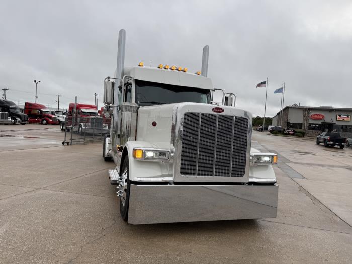 2027 Peterbilt 589-4