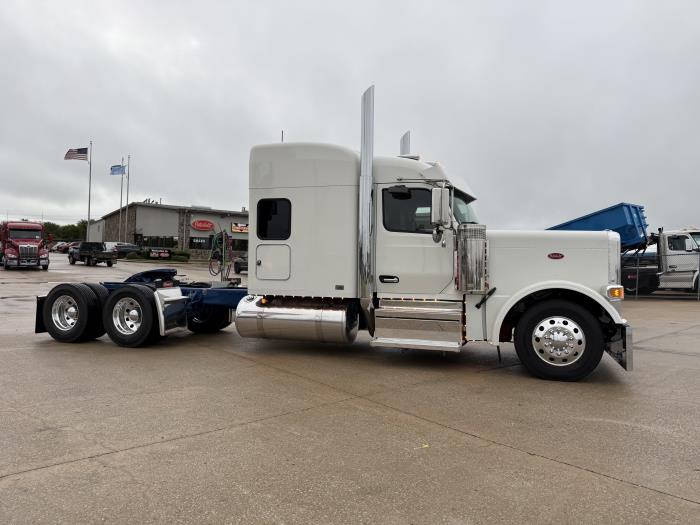 2027 Peterbilt 589-10