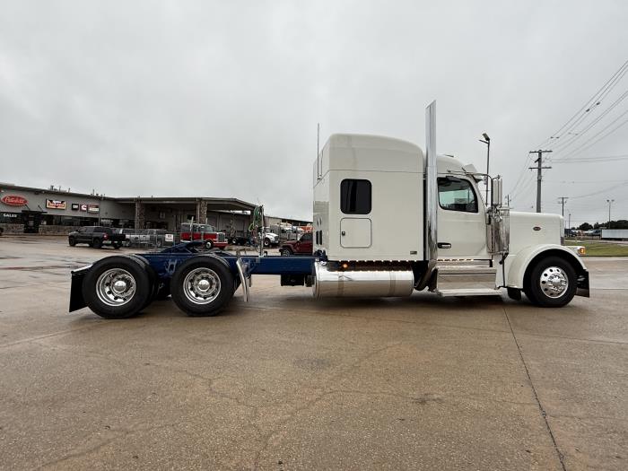 2027 Peterbilt 589-14