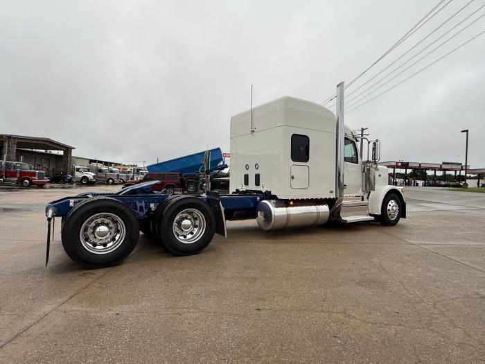 2027 Peterbilt 589-16