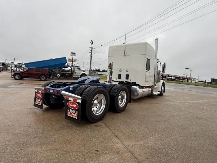2027 Peterbilt 589-18