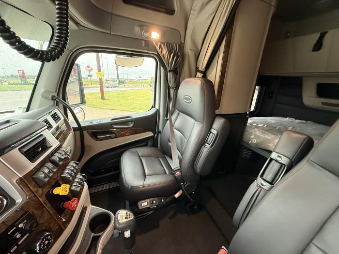 2027 Peterbilt 589-40