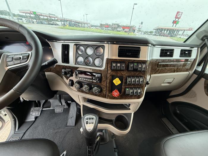 2027 Peterbilt 589-45
