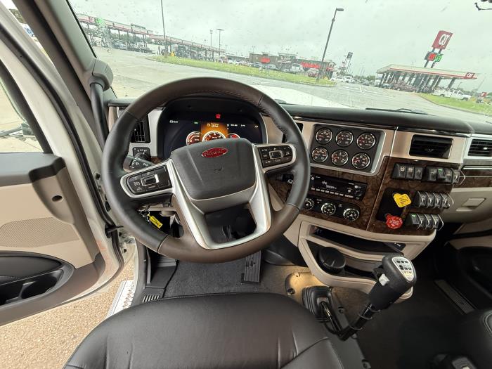 2027 Peterbilt 589-46