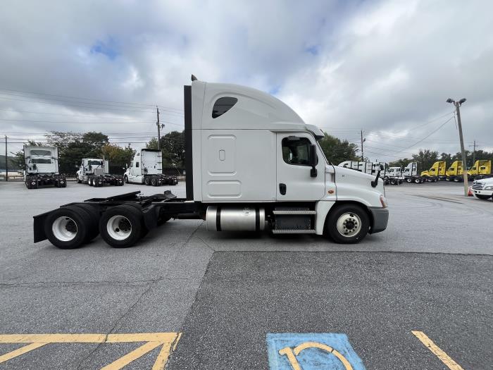 2020 Freightliner Cascadia-3