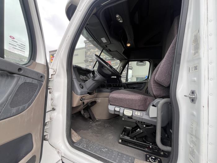 2020 Freightliner Cascadia-8