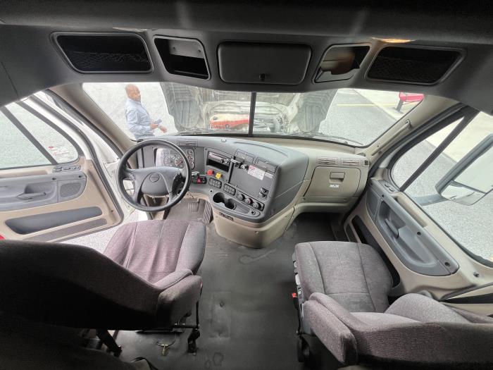 2020 Freightliner Cascadia-10