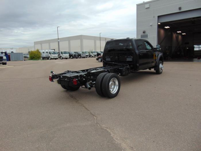 2027 Ford F-550-4
