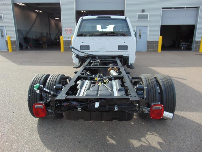 2027 Ford F-550-3