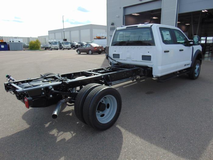 2027 Ford F-550-4