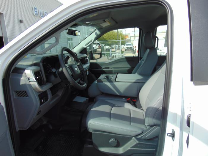 2027 Ford F-550-9