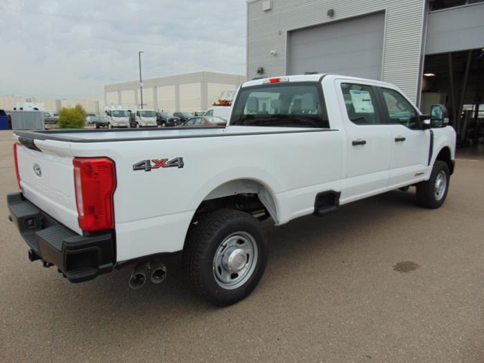 2027 Ford F-350-4