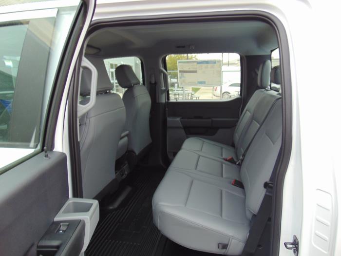 2027 Ford F-350-8
