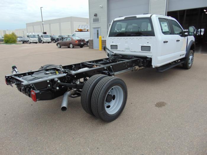 2027 Ford F-550-4