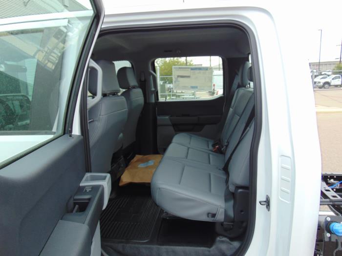 2027 Ford F-550-8