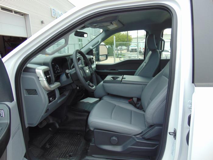 2027 Ford F-550-9