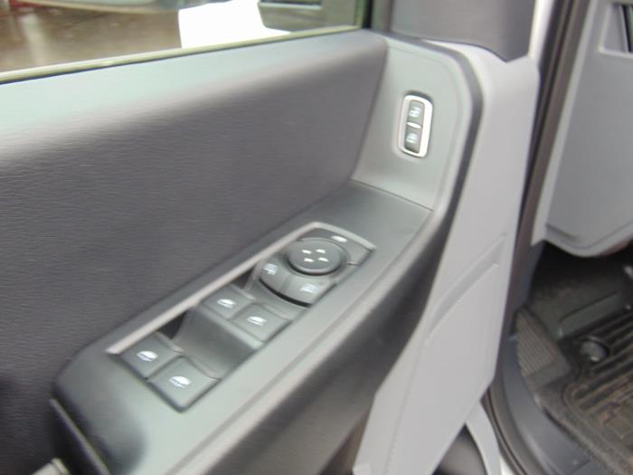 2027 Ford F-550-10