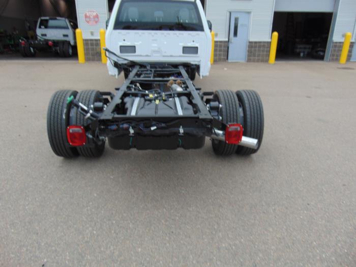 2027 Ford F-550-3