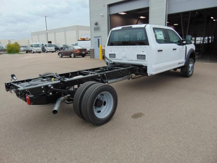 2027 Ford F-550-4