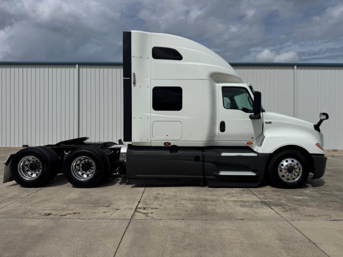 2022 International LT625-3
