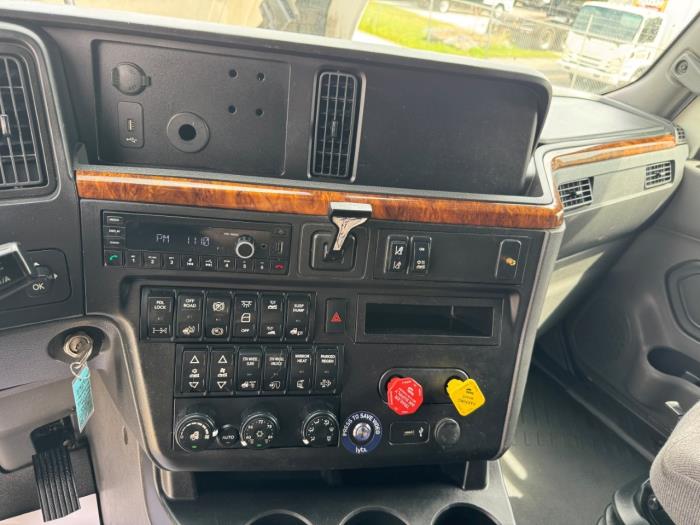 2022 International LT625-20