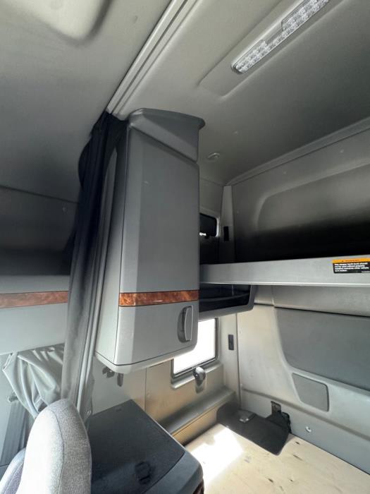 2022 International LT625-26