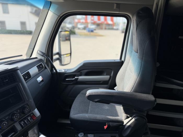 2023 Kenworth T680-18