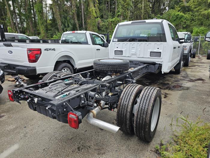 2026 Ford F-550-3