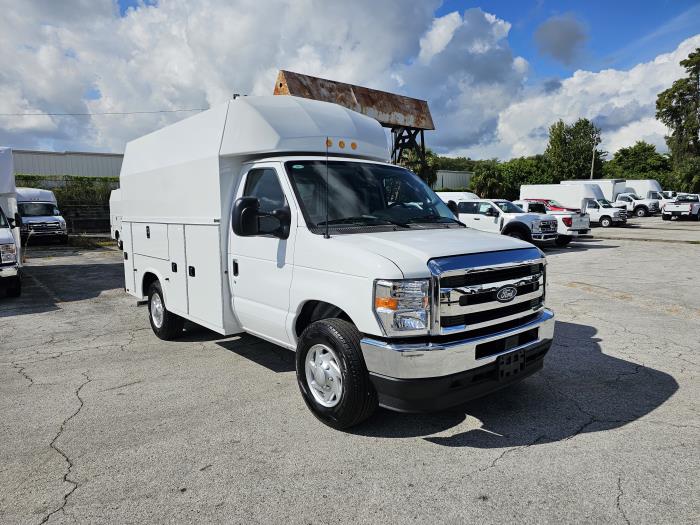 2027 Ford E-350-3