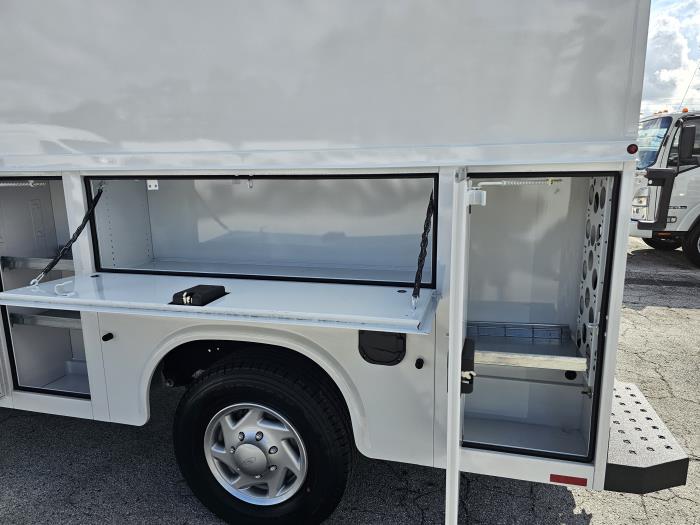 2027 Ford E-350-16
