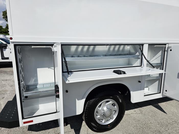 2027 Ford E-350-18