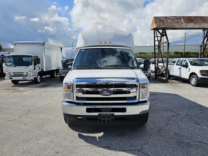 2027 Ford E-350-2