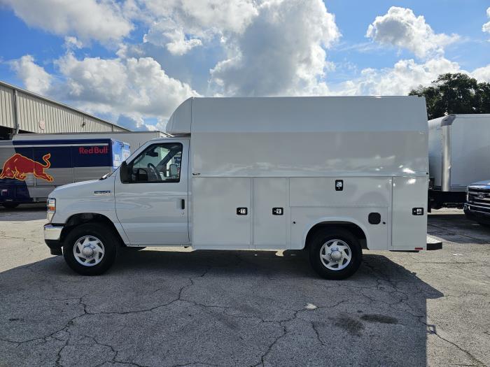 2027 Ford E-350-8