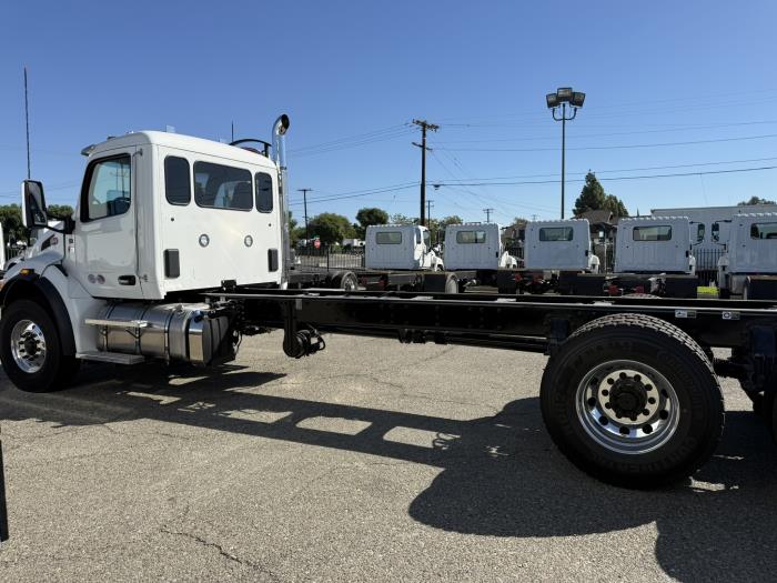 2027 Peterbilt 548-8