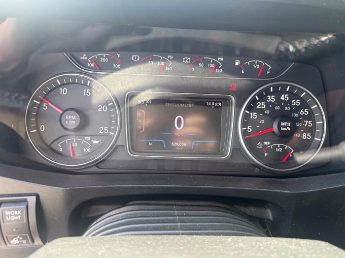 2022 International LT625-15