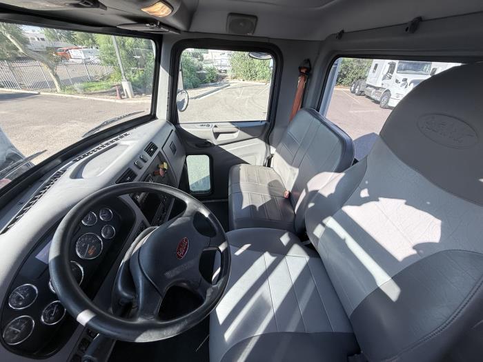 2020 Peterbilt 337-9