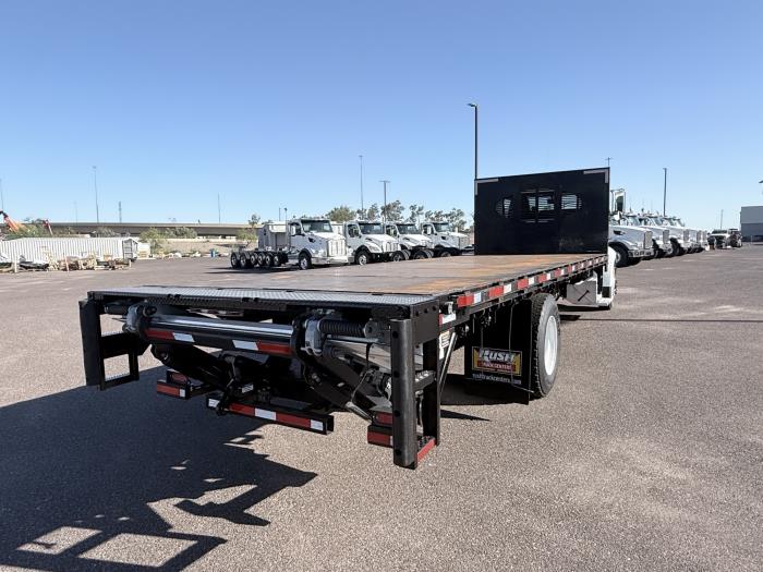 2019 Peterbilt 330-4