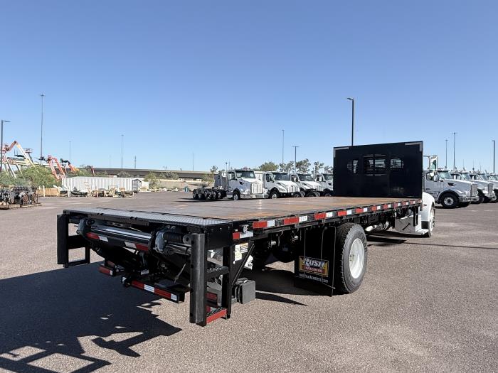 2019 Peterbilt 330-5