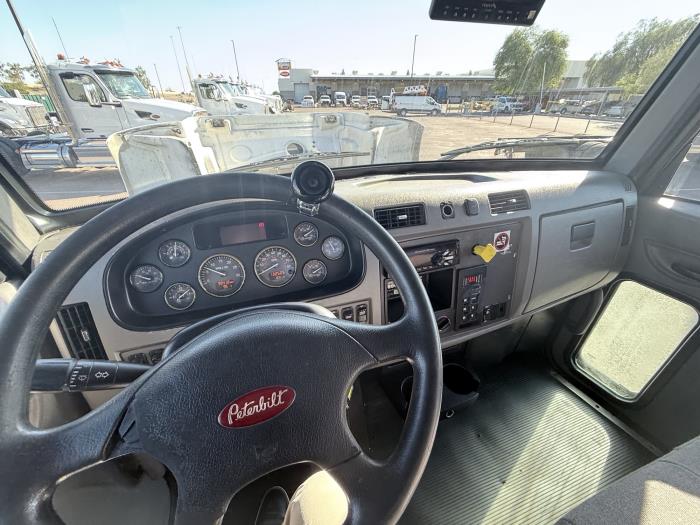 2019 Peterbilt 330-14