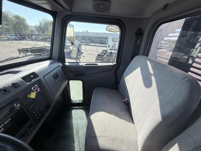 2019 Peterbilt 330-15