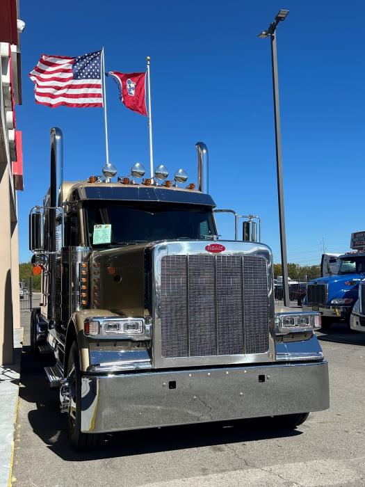 2027 Peterbilt 589-8