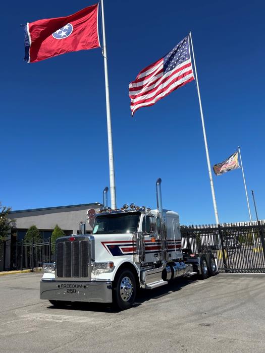 2027 Peterbilt 589-4