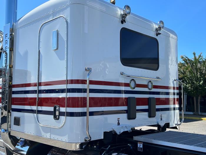 2027 Peterbilt 589-13