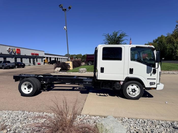 2027 Isuzu NPR-HD-4