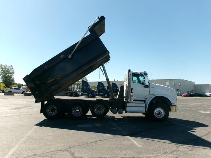 2023 International HX620-8