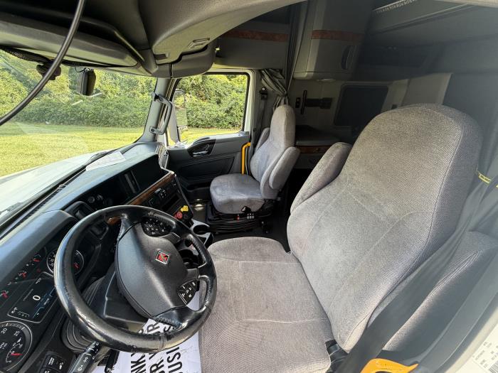 2022 International LT625-10