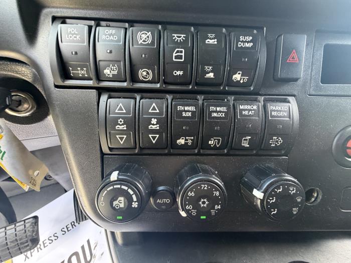 2022 International LT625-14
