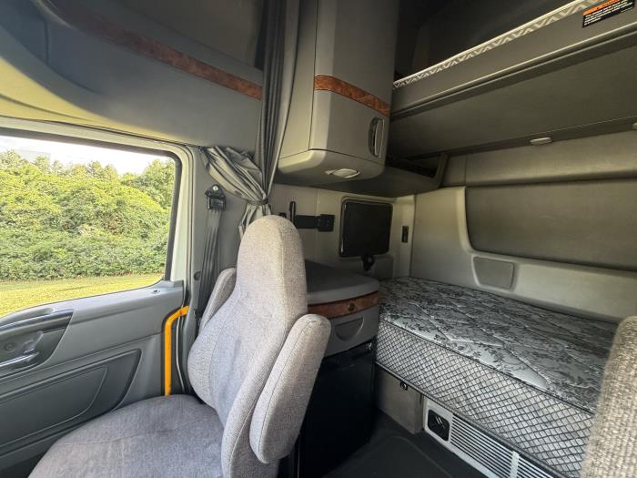 2022 International LT625-16