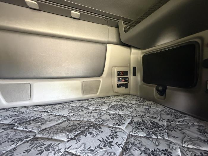 2022 International LT625-18
